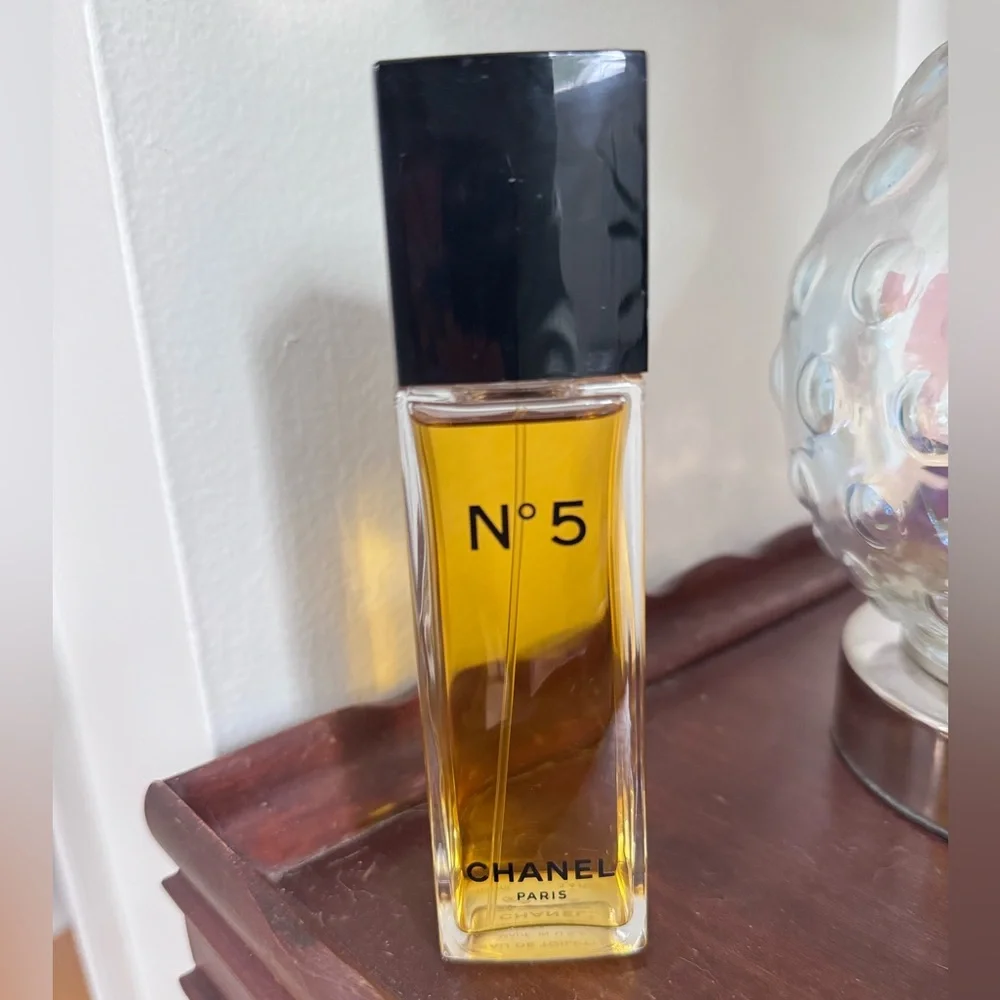 Chanel N°5 Eau De Toilette Spray perfume 100ml. 3.4 Fl.OZ. - Picture 3 of 6